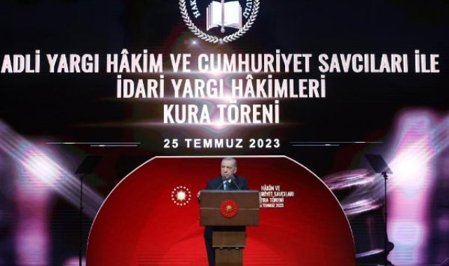 Erdoğan: Önceliklerimizin en başında Türkiye'yi darbe anayasasından kurtarmak var