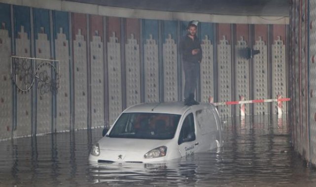 Erzurum'da sağanak; yollar ile alt geçitleri su bastı