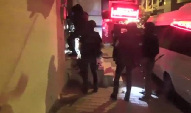 Esenyurt HDP binasına operasyon: Terörist başı Öcalan'ın posterleri bulundu