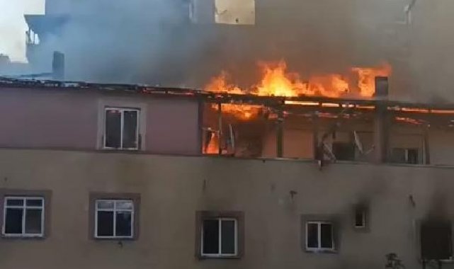 Esenyurt'ta binanın çatısı alev alev yandı