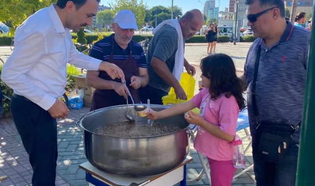 Eskişehir TÜGVA' dan 'aşure dağıtımı'