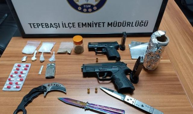 Eskişehir'de, aranan 2 şüpheli apart dairede yakalandı
