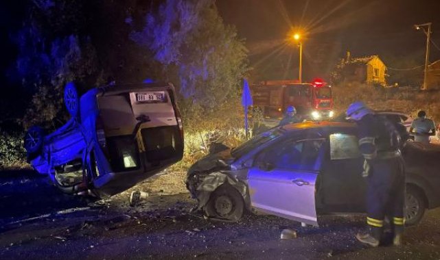 Eskişehir'de hafif ticari araç ile otomobil çarpıştı: 1'i ağır 6 yaralı
