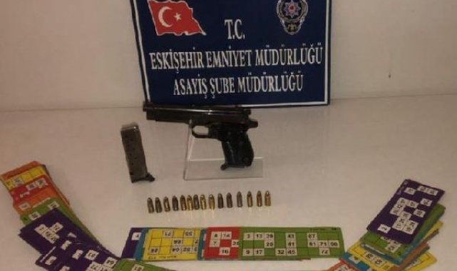 Eskişehir'de kumar oynarken yakalanan 33 kişiye 133 bin lira ceza