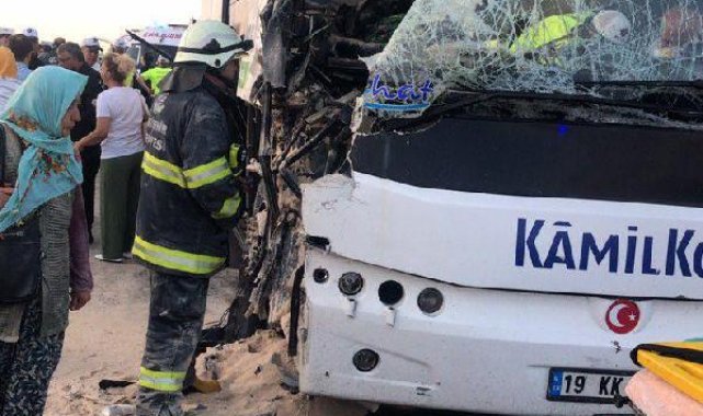 Eskişehir'de yolcu otobüsü, TIR'a çarptı: 23 yaralı