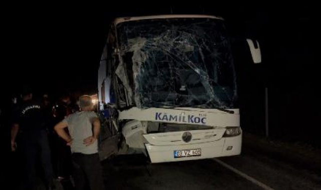 Eskişehir'de yolcu otobüsü, traktöre çarptı: 6 yaralı