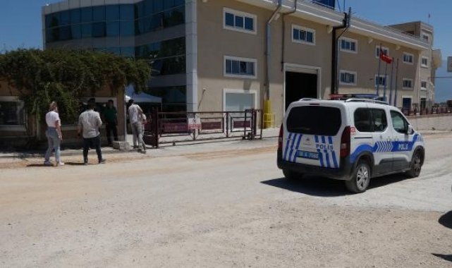 Fabrikadaki yangında 3 işçi dumandan etkilendi