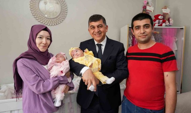 Fadıloğlu, bebek sevinci yaşayan 2 aileyi ziyaret etti