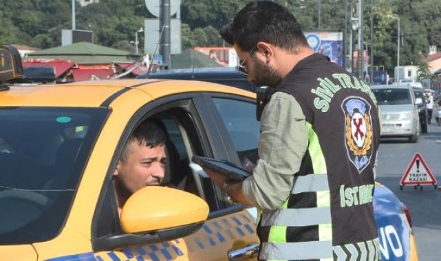 Fatih'te ehliyetine 2081 yılına kadar el konulmuş taksici yakalandı