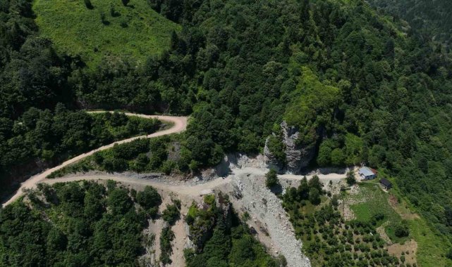 Felçli eşini sırtında taşıyan kadının imdadına büyükşehir yetişti