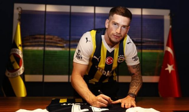 Fenerbahçe, Ryan Kent'e 4 yıllık imzayı attırdı