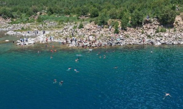 Festival kapsamında Nemrut Krater Gölü'nde yüzdüler