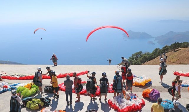 Fethiye, bayram tatilinde yamaç paraşütçülerinin gözdesi oldu