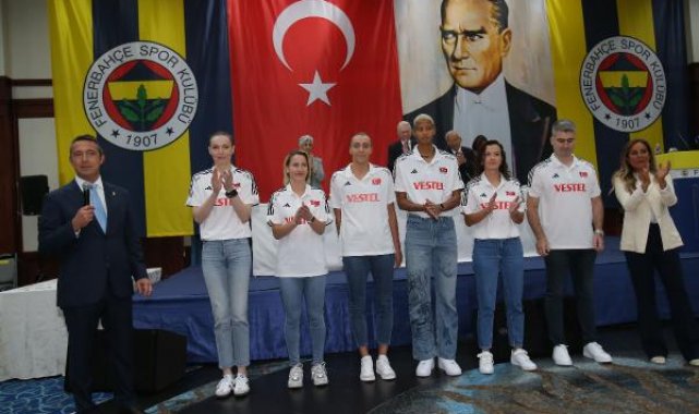 Filenin Sultanları, Fenerbahçe Kulübü Olağan Yüksek Divan Kurulu toplantısında alkışlandı