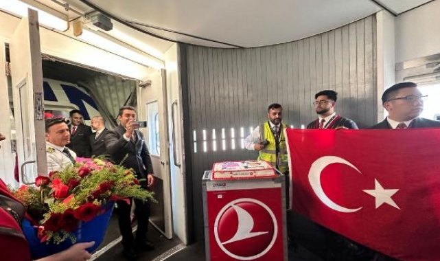 Filenin Sultanları için THY uçağında şampiyonluk pastası kesildi