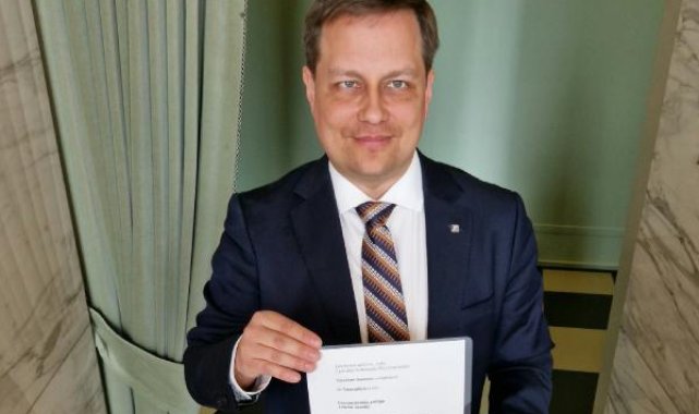 Finlandiyalı Bakan, Nazi söylemleri iddialarının ardından istifa etti