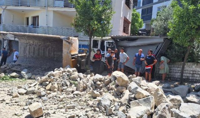 Freni boşalan kamyon ortalığı savaş alanına çevirdi; 9 yaralı