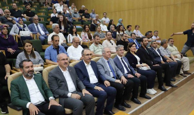 FÜ'de 15 Temmuz Konferansı düzenledi