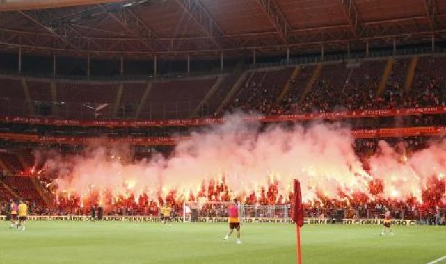 Galatasaray, taraftara açık antrenmanla hazırlıklarını sürdürdü