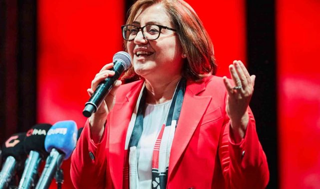 Gazi şehir, 15 Temmuz'da yine tek yürek oldu, Demokrasi Meydanı'nı doldurdu