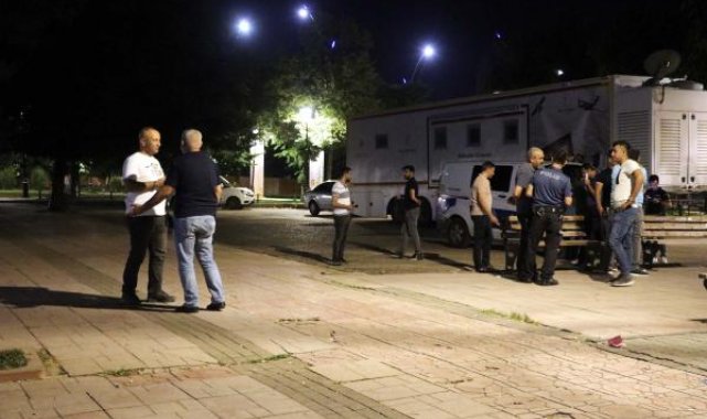 Gaziantep'te kimlik kontrolü yapan bekçileri bıçaklayan saldırgan vurularak öldürüldü