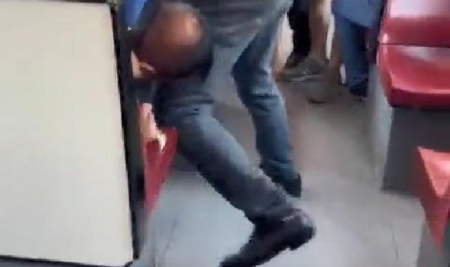 Gaziosmanpaşa'da tramvayda bıçaklı kavga