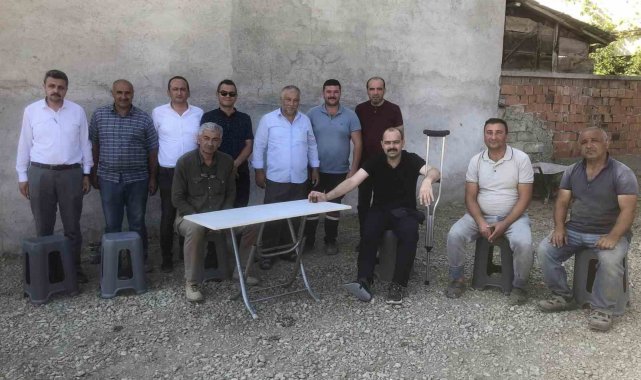 Geçirdiği kazada ölümden dönen belediye başkanı, koltuk değnekleriyle çalışmaları inceledi