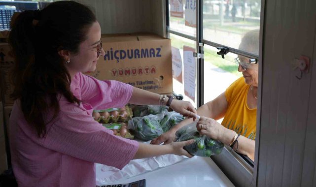 Gemlik Belediyesi kendi seralarında üretiyor, yarı fiyatına satıyor