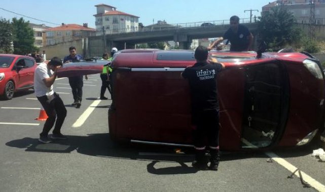 Hafif ticari araç devrildi; tatilden dönen aileden 7 kişi yaralandı