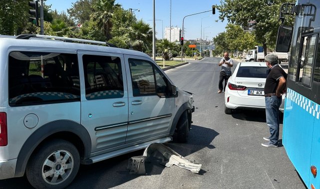 Hafif ticari araç ile otomobil çarpıştı: 1 yaralı