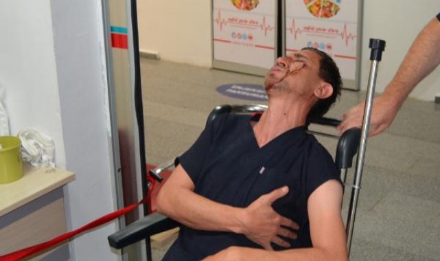 Hasta yakını, 'çarşaf' tartışmasında sağlık çalışanını dövdü