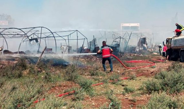 Hatay'da çadırkentte yangın; 50 çadır yandı