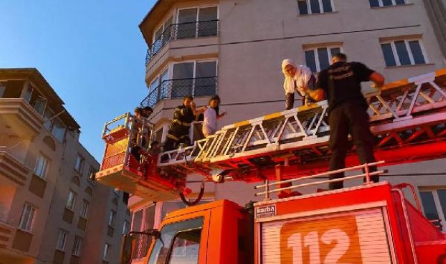 Hatay'da, yangında mahsur kalanları itfaiye kurtardı