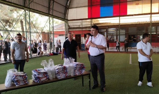 Havran'da yaz spor okullarında sporculara forma ve malzeme dağıtımı yapıldı