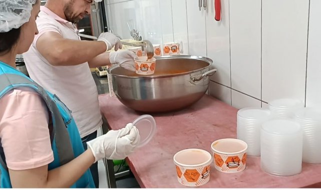 Hergün hasta, engelli ya da yemek yapamayacak durumda vatandaşlara ücretiz yemek servisi