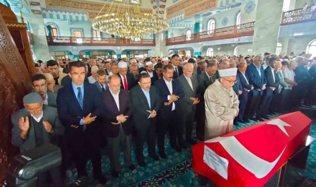 Hınıs Belediye Başkanı Erdoğan Eren gözyaşı ve dualarla uğurlandı