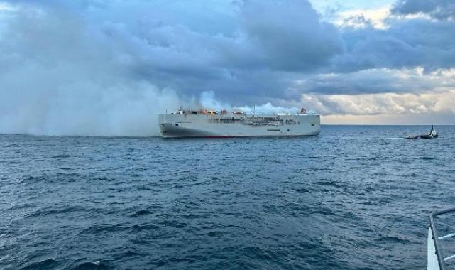 Hollanda'da kargo gemisinde yangın: 1 ölü