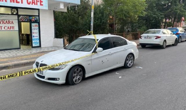 Husumetlileri tarafından otomobilinde silahlı saldırıya uğrayıp yaralandı