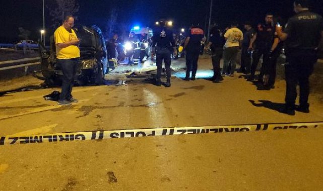 İçerisinde 11 kişinin bulunduğu hafif ticari araç ile otomobil çarpıştı: 2 ölü, 11 yaralı