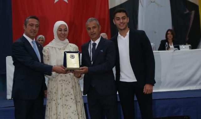 İsmail Kartal, 40'ıncı yıl plaketini aldı