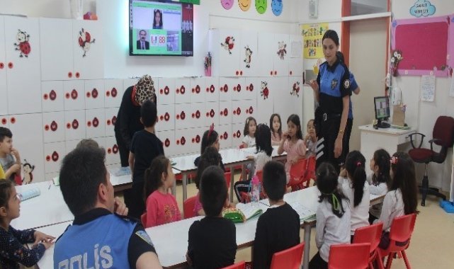 Isparta'da toplum destekli polisler vatandaşı bilgilendirdi