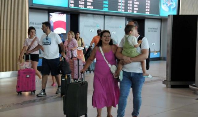 İstanbul Havalimanı'nda dönüş yoğunluğu
