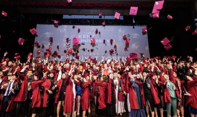 İstanbul Kent Üniversitesi'nde mezuniyet töreni gerçekleşti