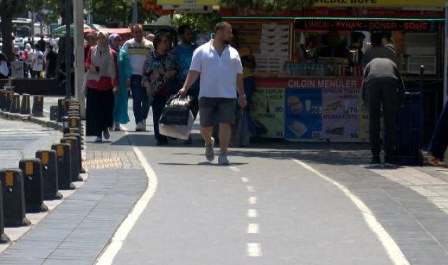 İstanbul'da bisiklet yolları bakımsız ve işgal altında