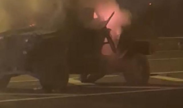 İstanbul'da polislerin içinde olduğu zırhlı araç alev aldı