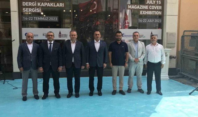 İstiklal Caddesi'nde '15 Temmuz Dergi Kapakları Sergisi' açıldı