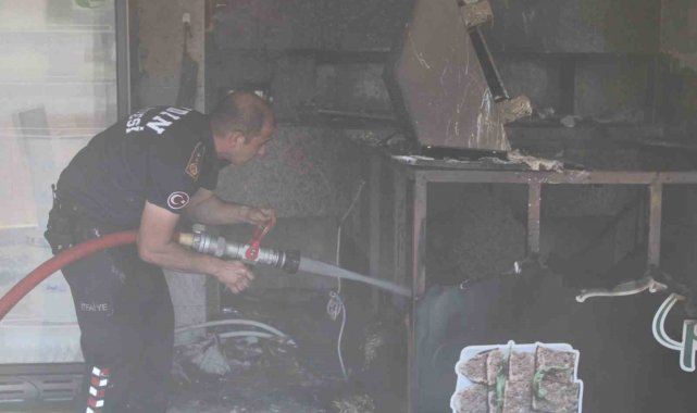 İtfaiyenin hızlı müdahalesi ile yangın büyümeden söndürüldü