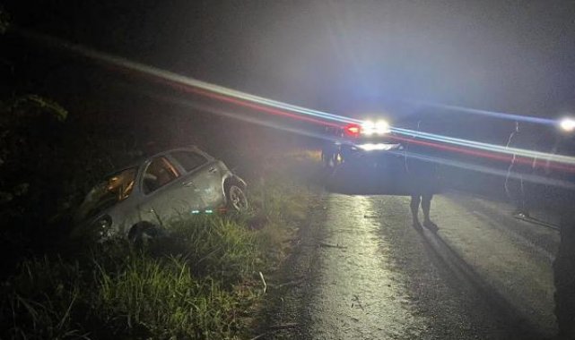 İzmir'de otomobil, elektrikli motosiklete çarptı; 3'ü çocuk, 7 yaralı