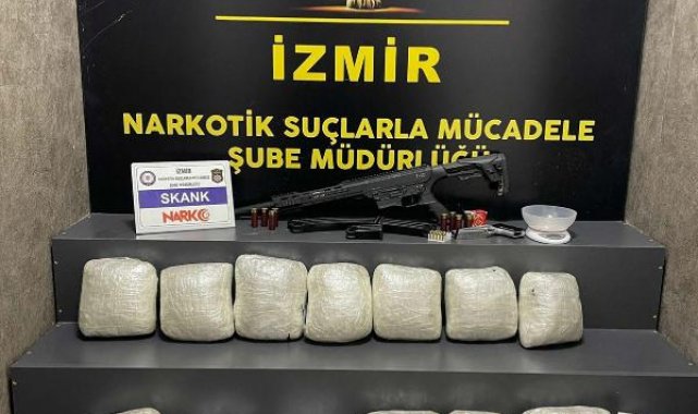 İzmir'de uyuşturucu satıcılarına operasyonda 4 kişi tutuklandı
