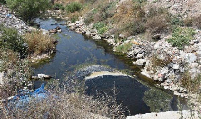 İzmir'in içme suyunu karşılayan baraj yakınına dökülen çöp ve moloza tepki